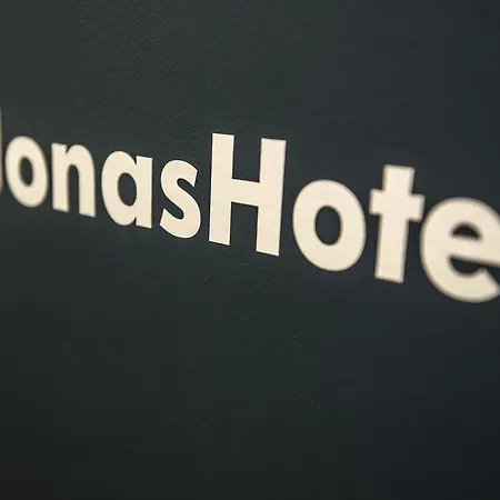 Jonas Kapszulahotel 2*